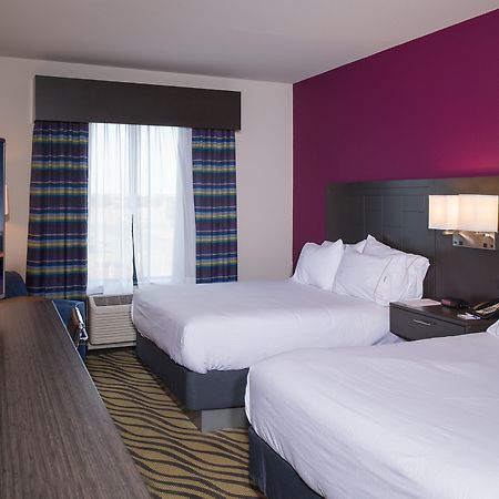 Holiday Inn Express Hutchison By Ihg Хътчинсън Екстериор снимка