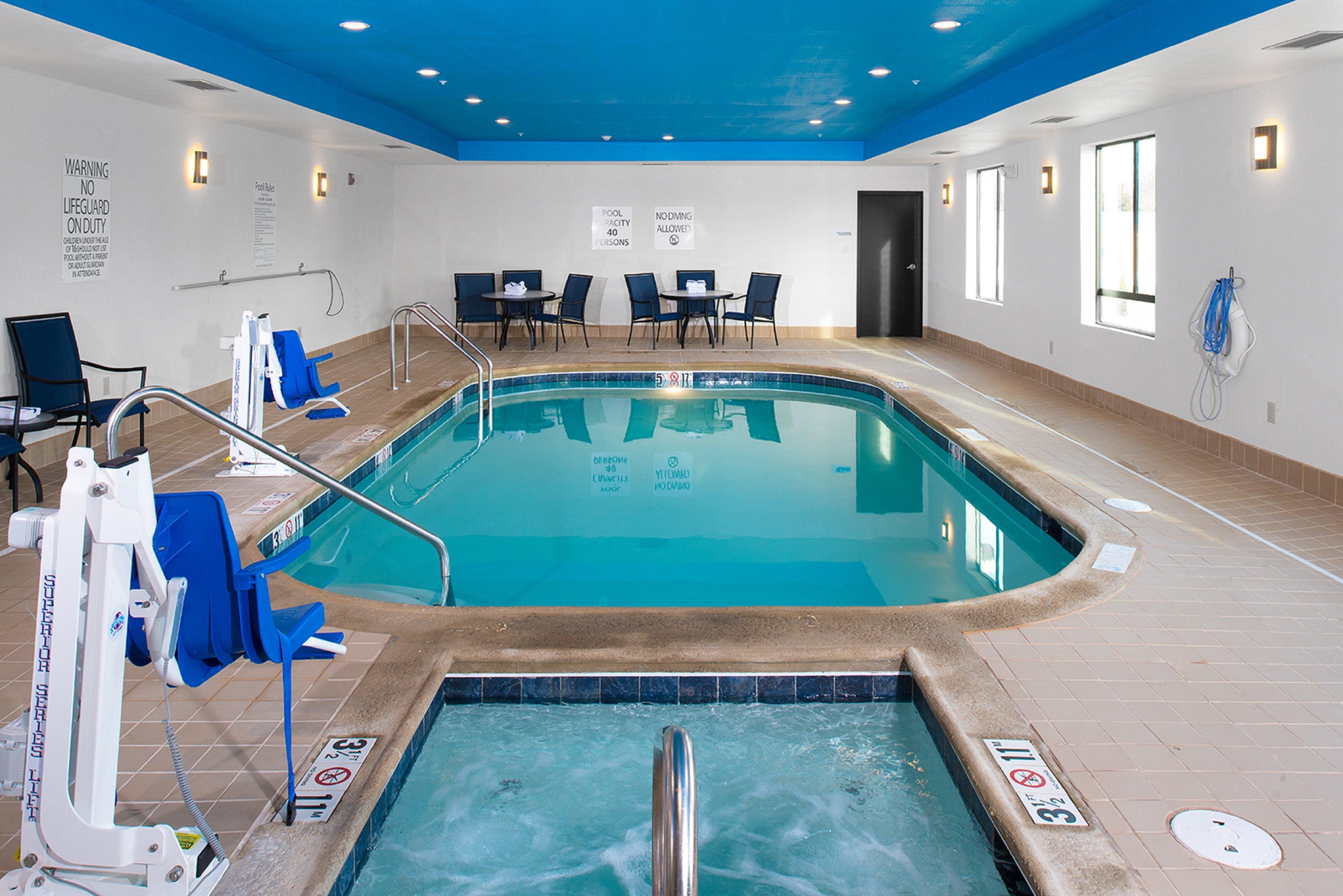 Holiday Inn Express Hutchison By Ihg Хътчинсън Екстериор снимка