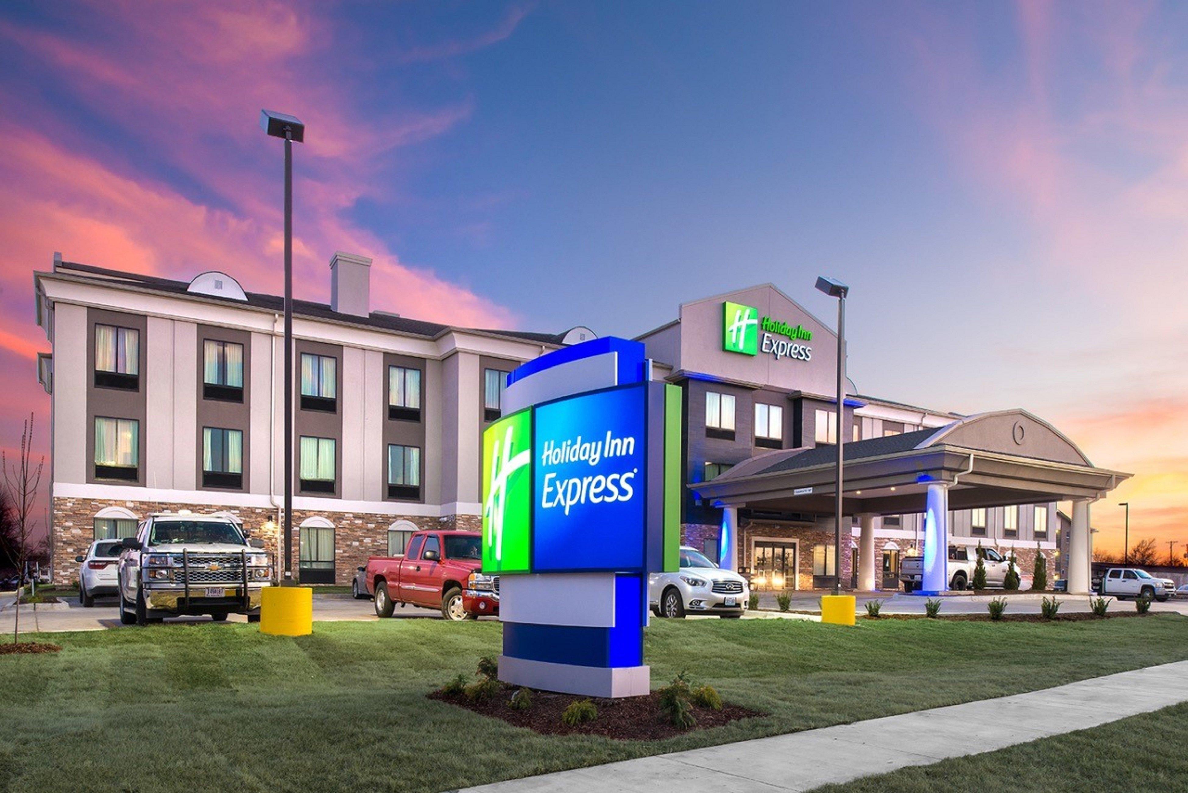 Holiday Inn Express Hutchison By Ihg Хътчинсън Екстериор снимка