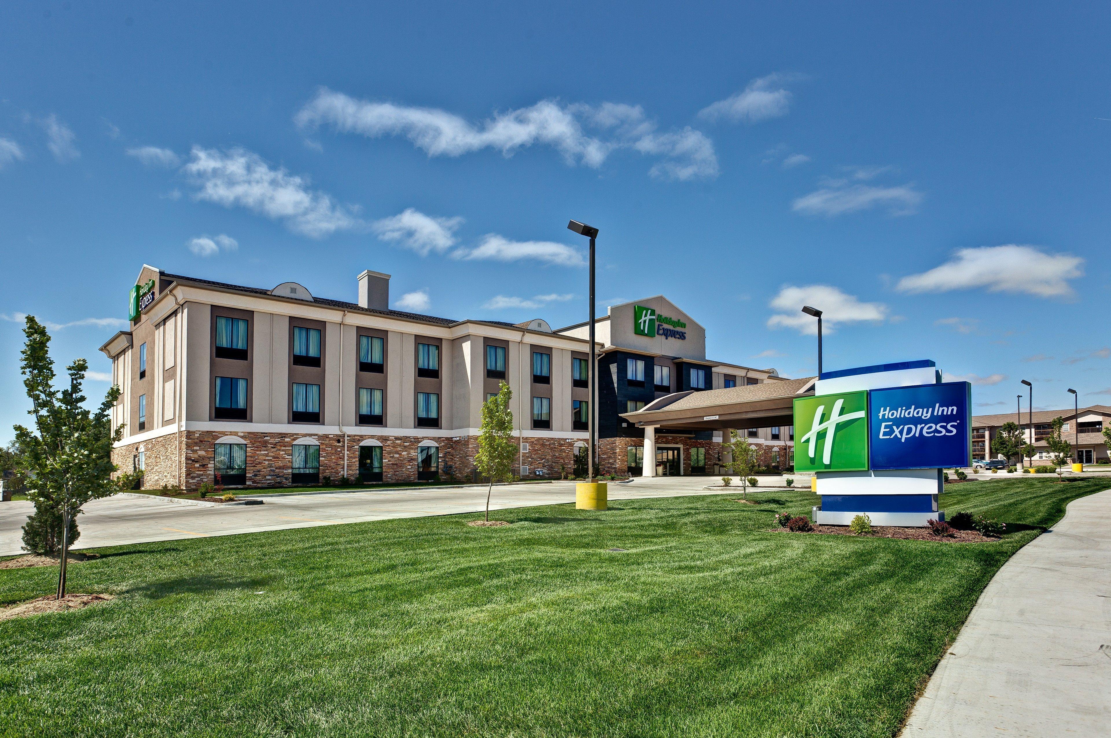Holiday Inn Express Hutchison By Ihg Хътчинсън Екстериор снимка