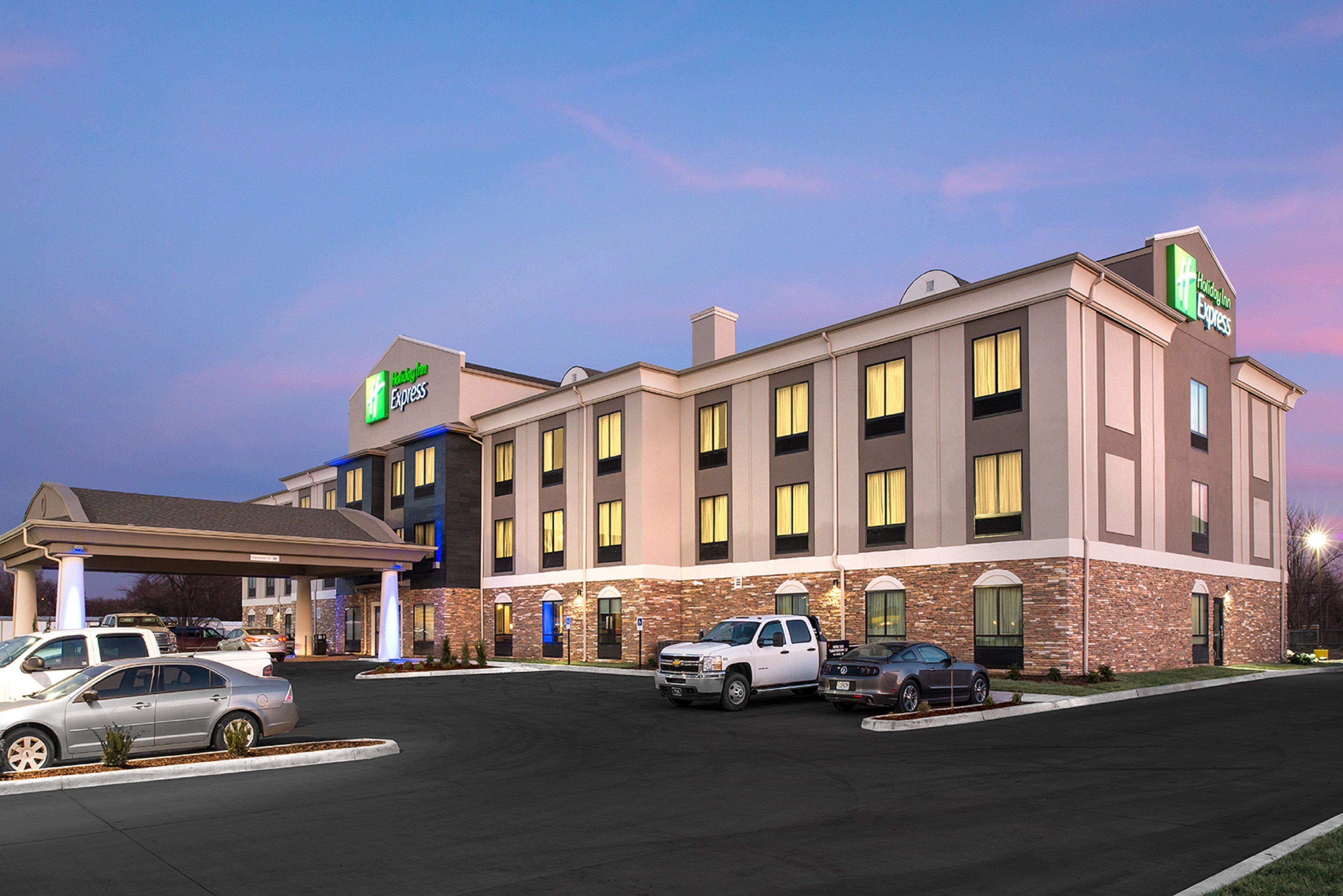 Holiday Inn Express Hutchison By Ihg Хътчинсън Екстериор снимка