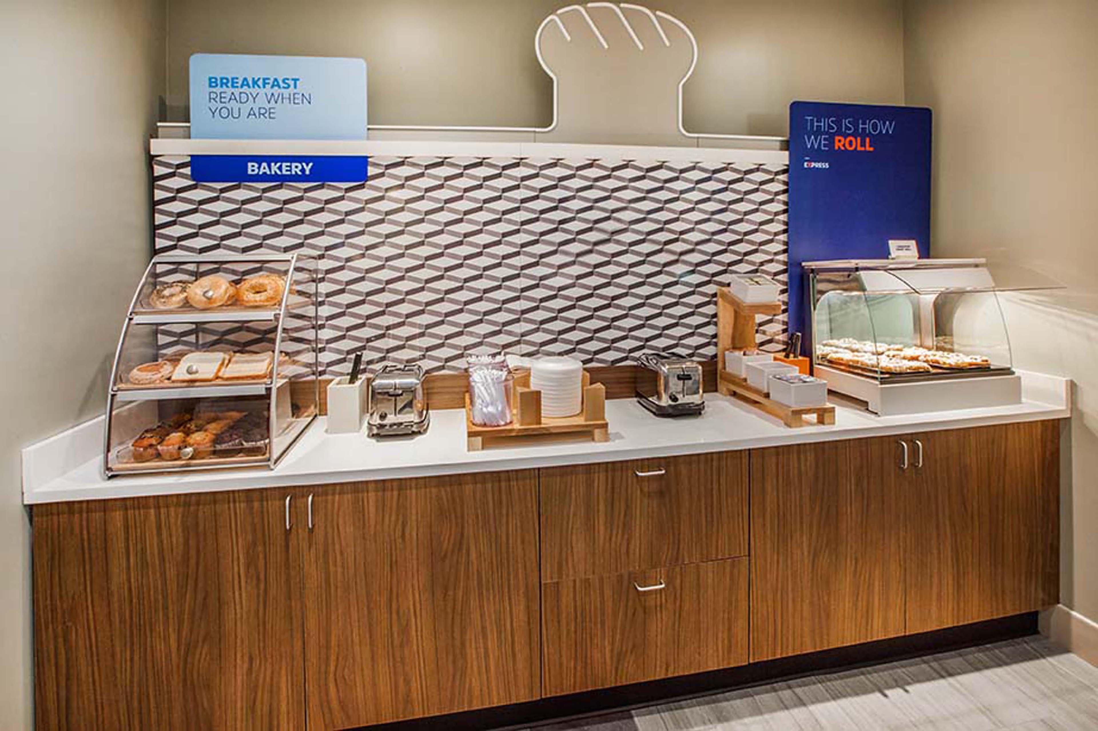 Holiday Inn Express Hutchison By Ihg Хътчинсън Екстериор снимка