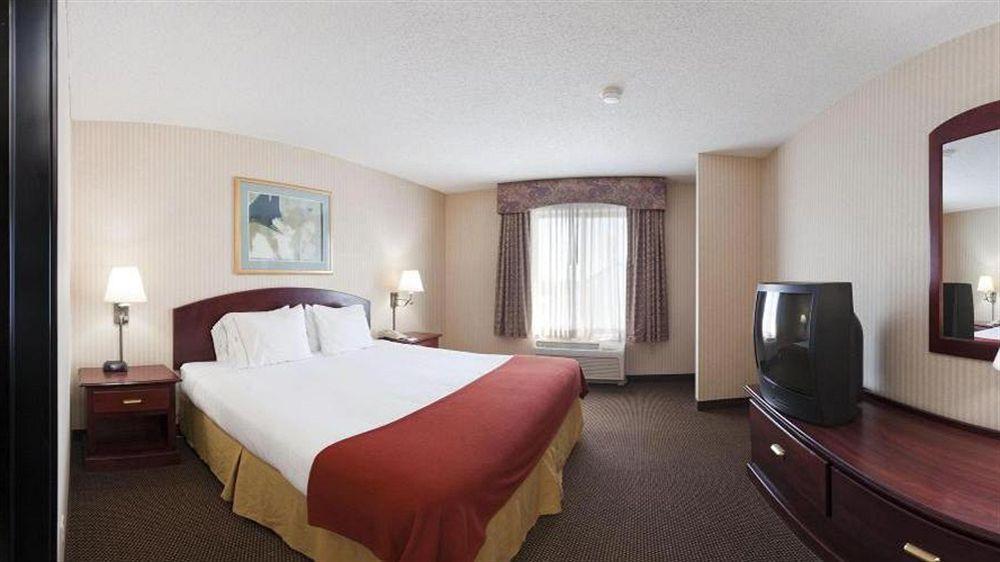 Holiday Inn Express Hutchison By Ihg Хътчинсън Екстериор снимка